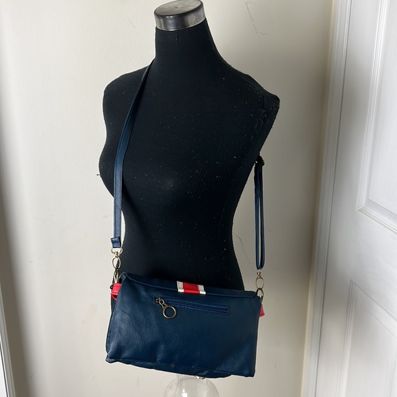 Vintage Minimalist Crossbody Bag - Picture 3 of 16